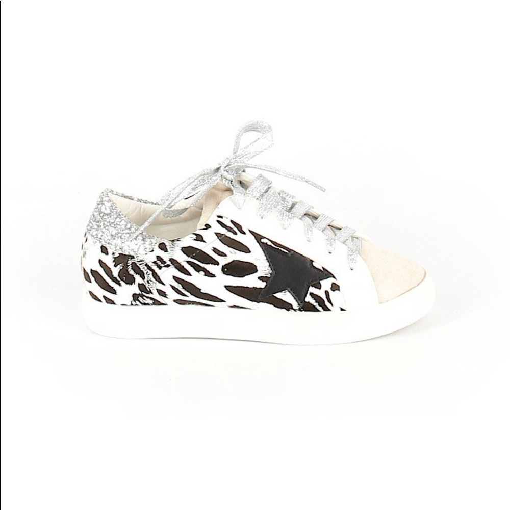 Nature Breeze Star Animal Print Sneaker